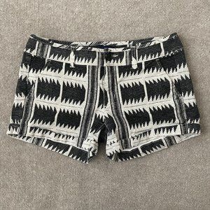 American Eagle Shorts Womens 4 Beige Black Aztec Cuffed Midi Stretch 3" Inseam